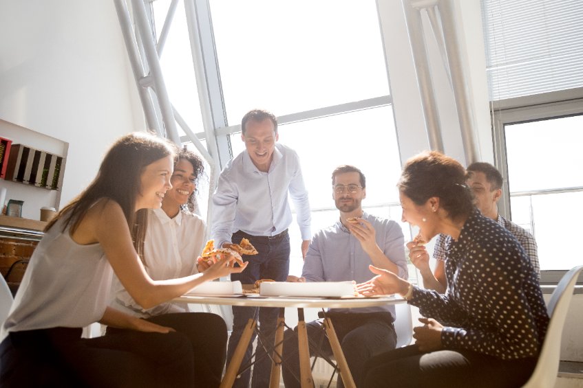 Learn what health insurance is, how it works, the benefits that follow, and how to choose an insurance advisor to make the best choice for your employees.